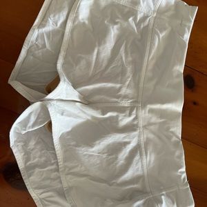 Lulu lemon speed up short 2.5